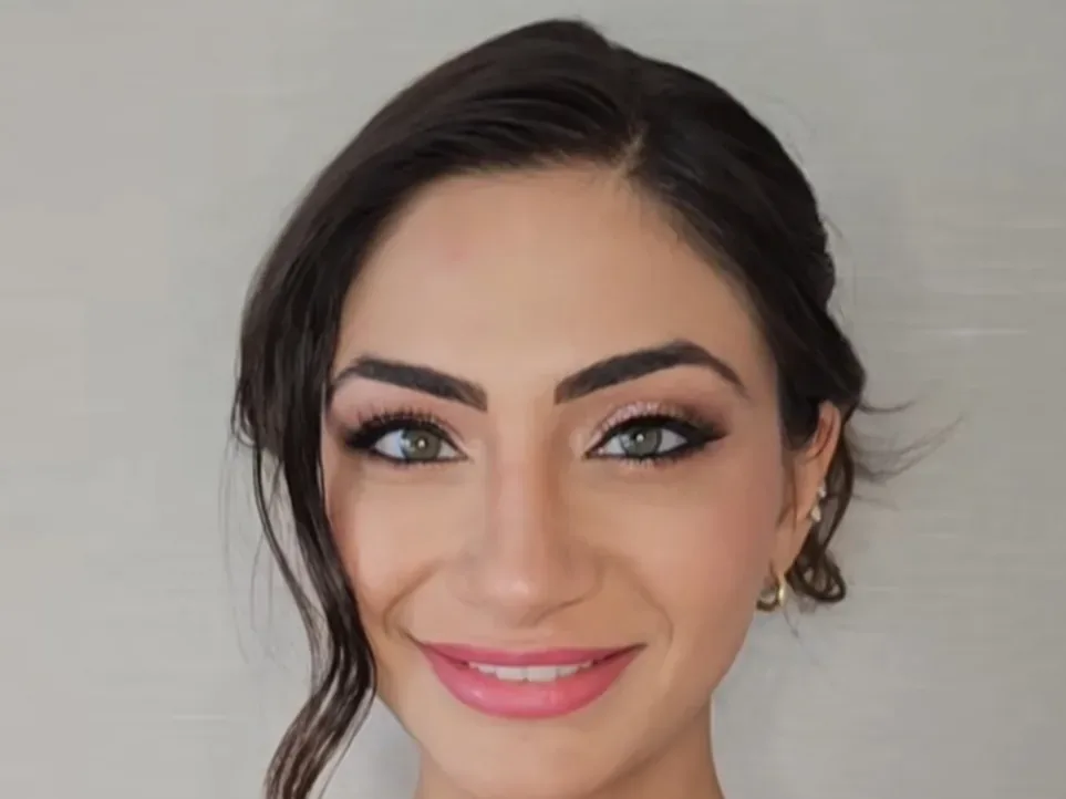 Fresh, natural makeup for a professional headshot